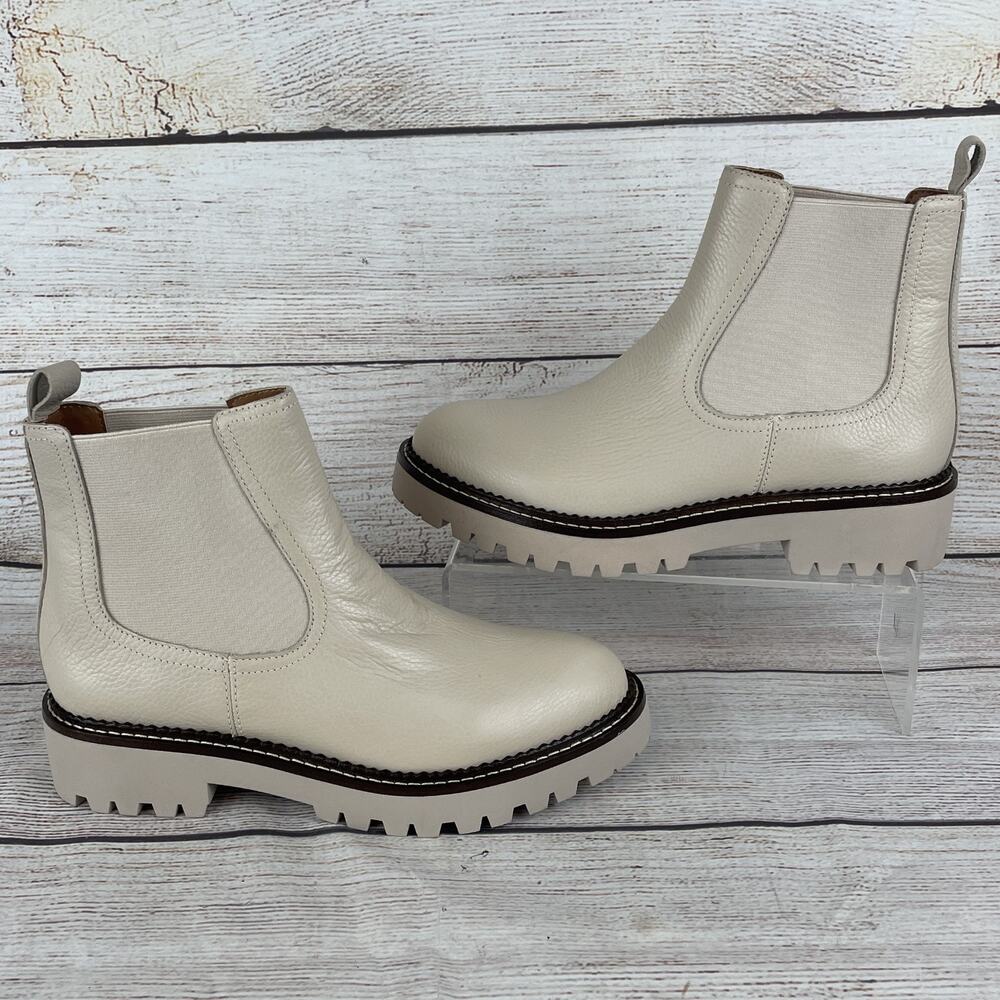 CASLON Miller Womens Sz 7M Chelsea Boots Tan Cream Water Resistant